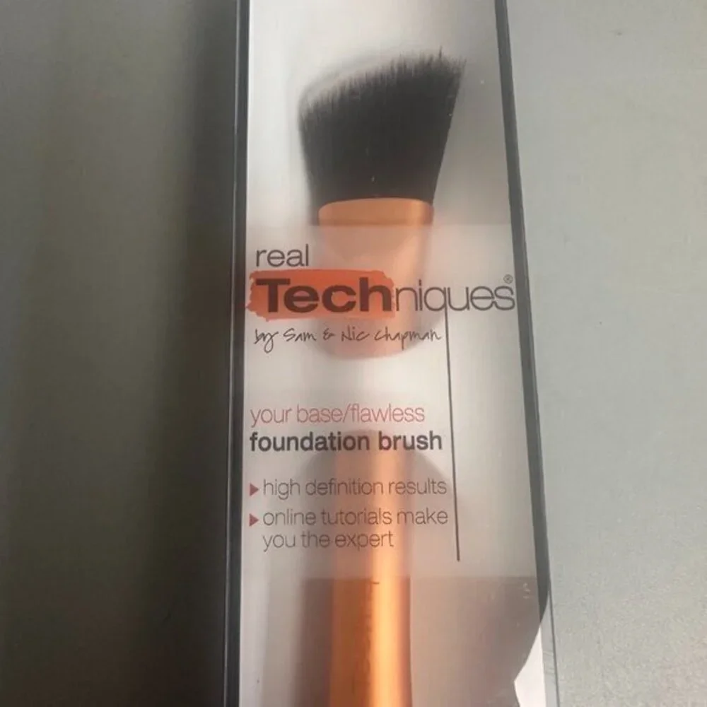 Real Techniques foundation Brush Rose Gold by Sam & Nic‎ Stage makeup high tech